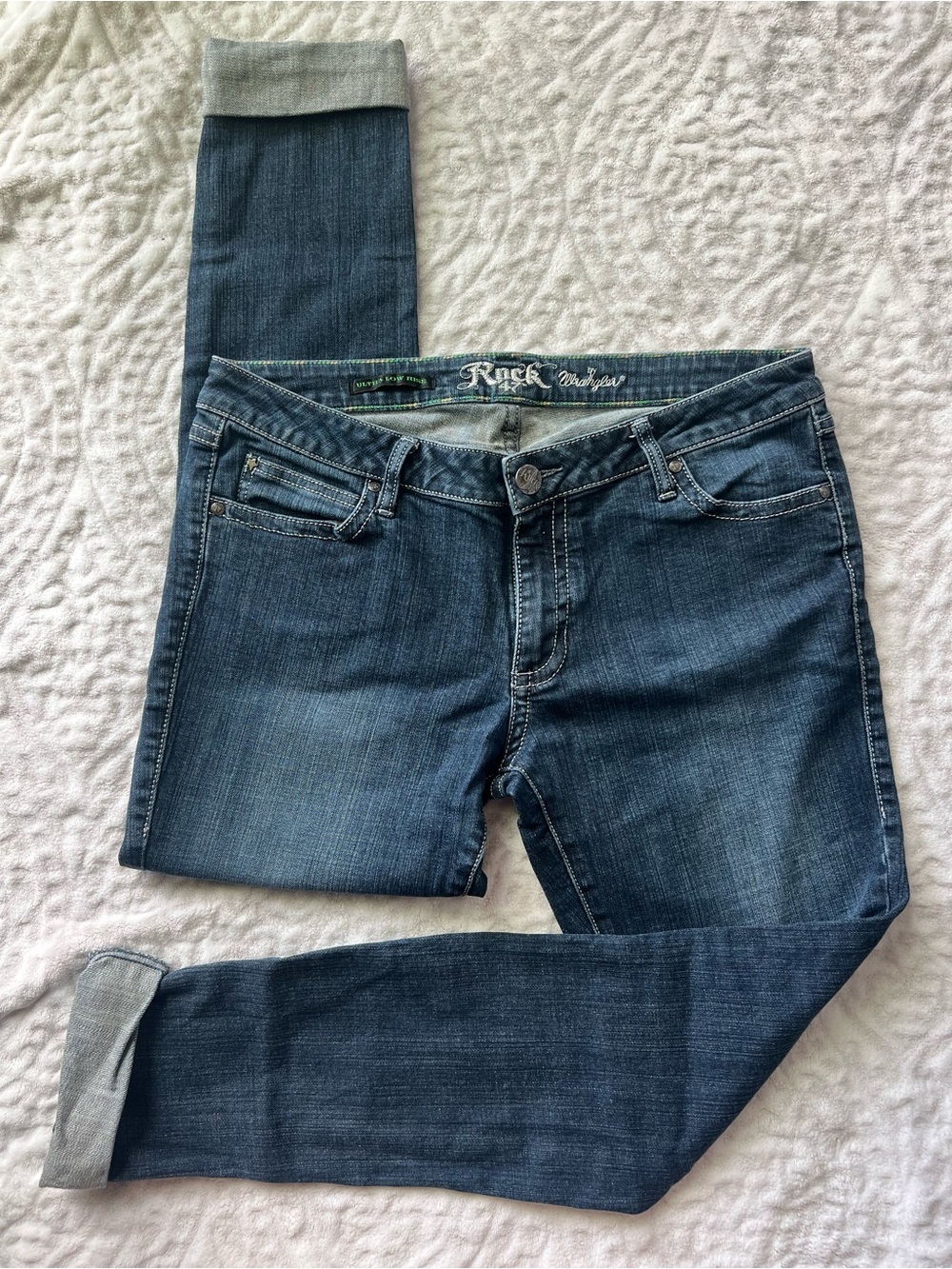 Rock 47 Wrangler Ultra Low Rise Medium Wash Straight Leg Jean | Size 31|33